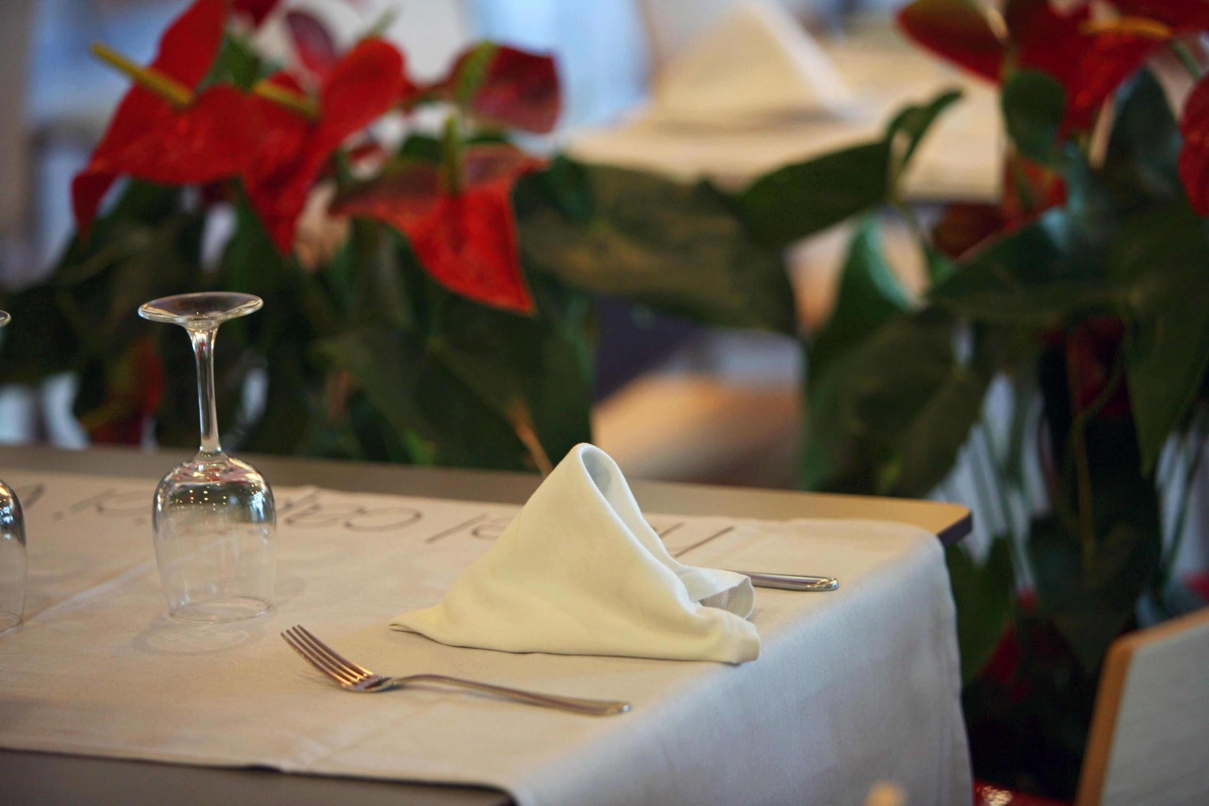 breakfast, lunch and dinner served