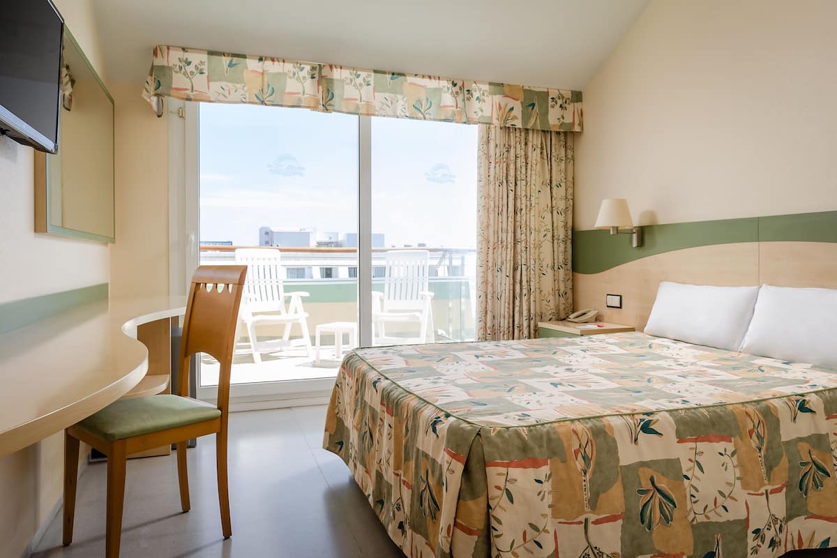 Minibar, desk, iron/ironing board, free WiFi