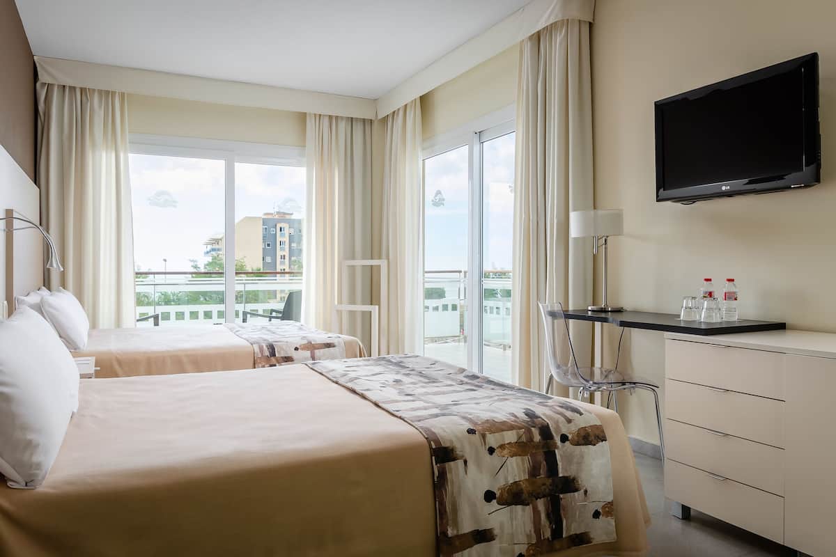 minibar, desk, iron/ironing board, free wifi