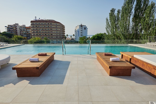 Outdoor pool, open 9:00 AM to 7:00 PM, pool umbrellas, pool loungers