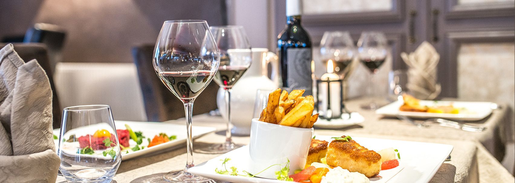 Serviço de café da manhã, culinária francesa, restaurante ao ar livre 