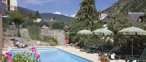 Outdoor pool, sun loungers