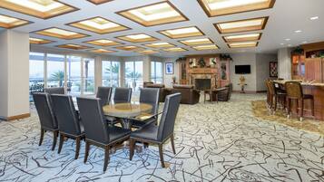 Attico, 2 camere da letto, non fumatori | Area soggiorno | TV