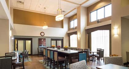 Hampton Inn & Suites Jamestown