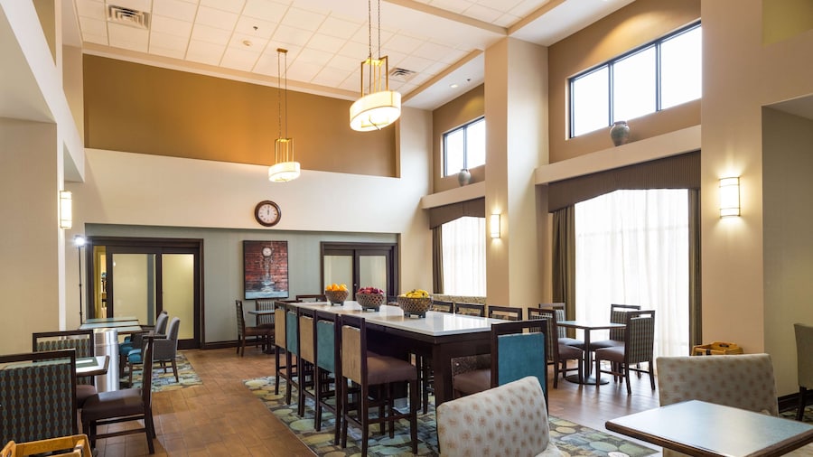Hampton Inn & Suites Jamestown