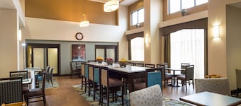 Hampton Inn & Suites Jamestown