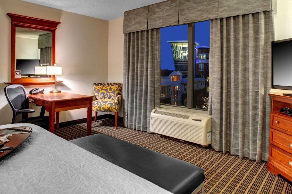 Down comforters, in-room safe, desk, iron/ironing board