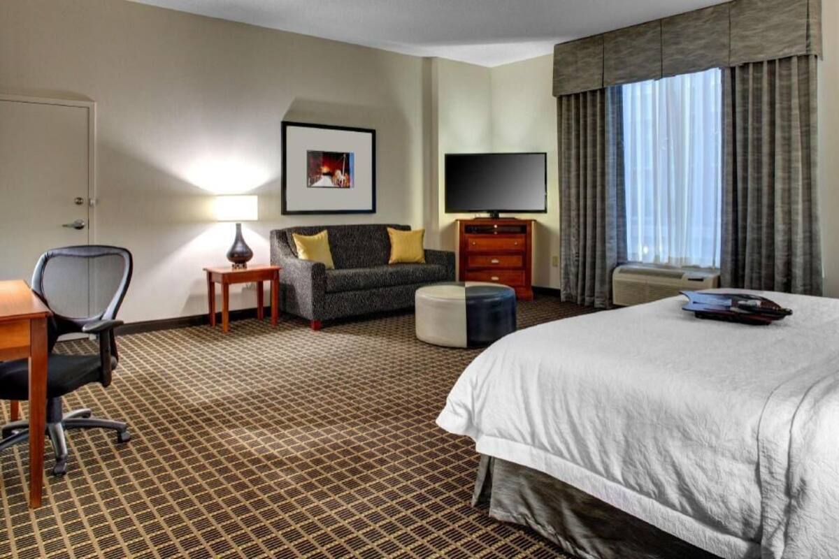 Down comforters, in-room safe, desk, iron/ironing board