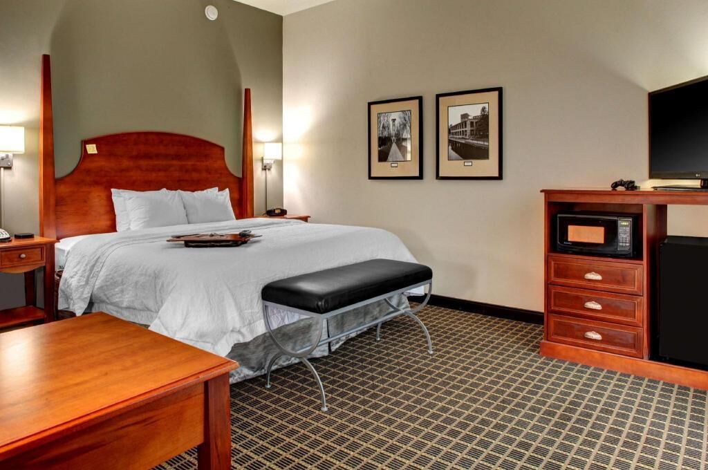 Down comforters, in-room safe, desk, iron/ironing board