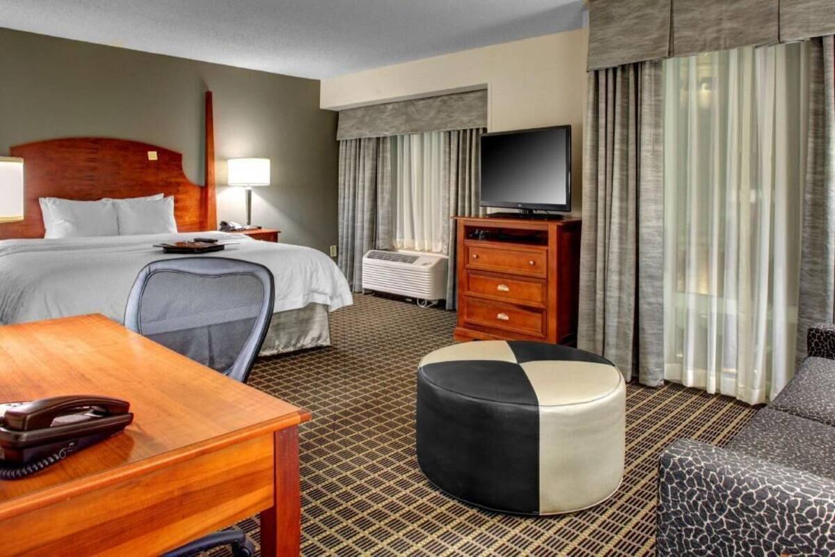 Down comforters, in-room safe, desk, iron/ironing board