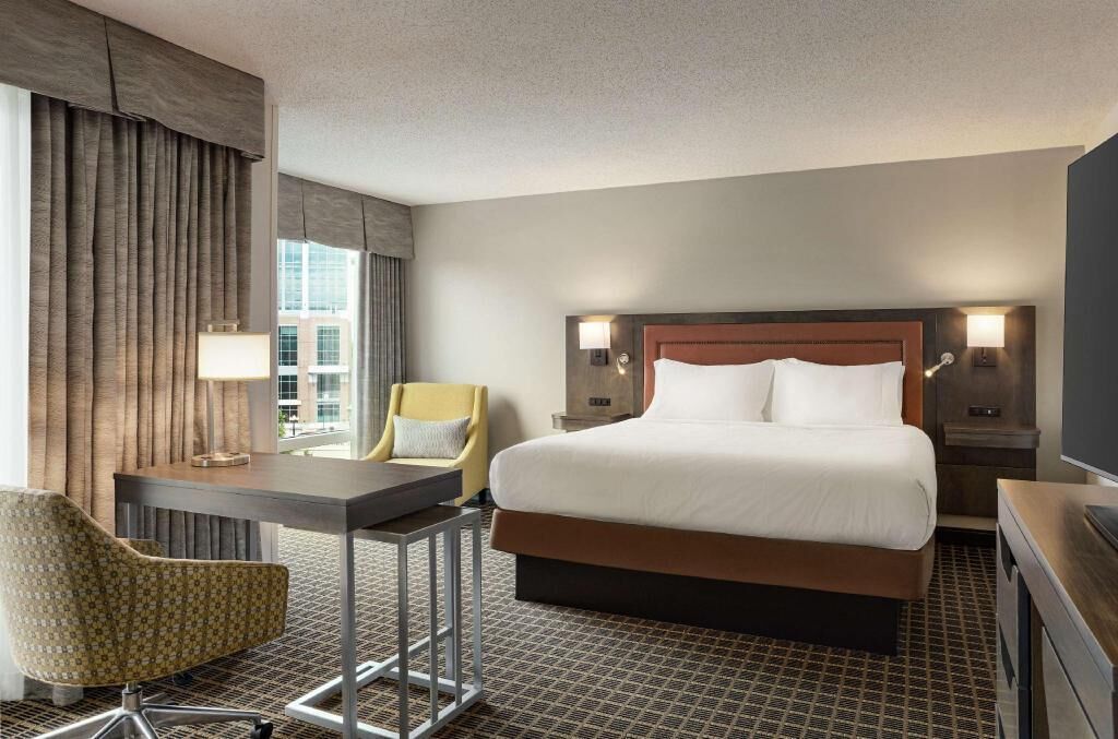 Down comforters, in-room safe, desk, iron/ironing board