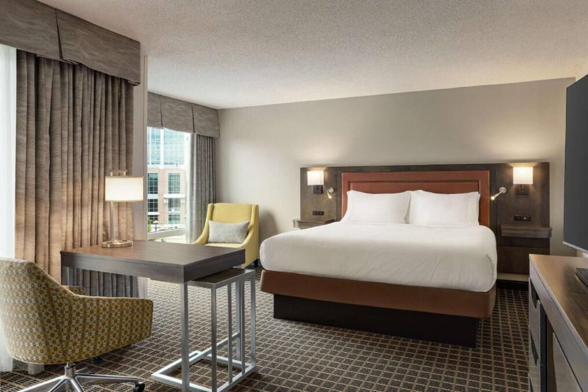 Down comforters, in-room safe, desk, iron/ironing board