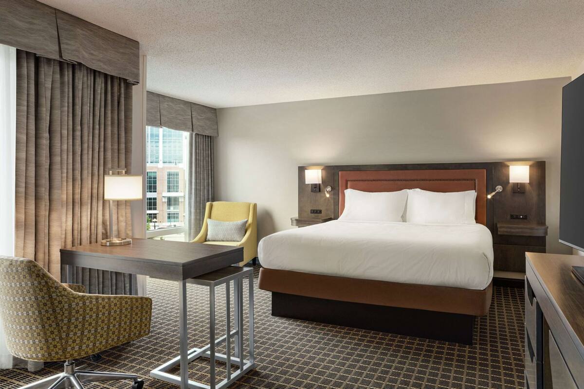 Down comforters, in-room safe, desk, iron/ironing board