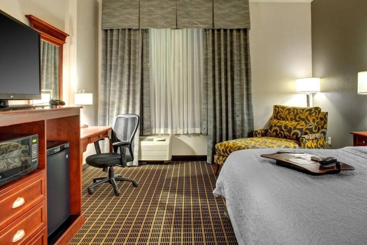 Down comforters, in-room safe, desk, iron/ironing board