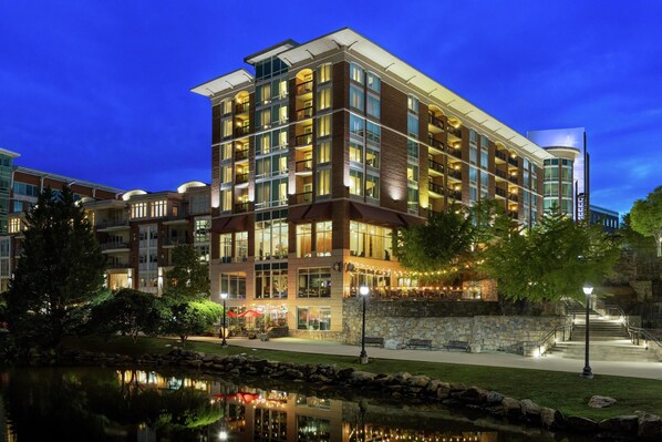 Exterior - Hampton Inn & Suites Greenville-Downtown-RiverPlace (Greenville)