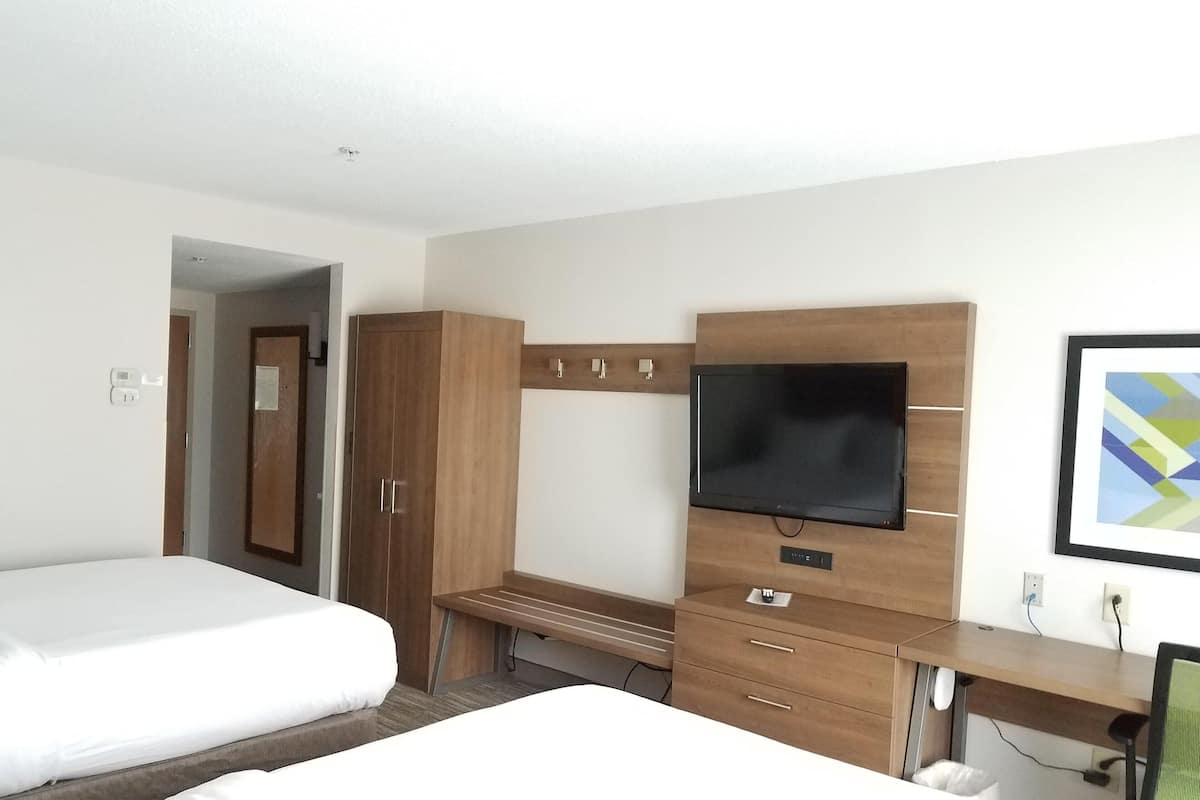 In-room safe, desk, iron/ironing board, WiFi (free)