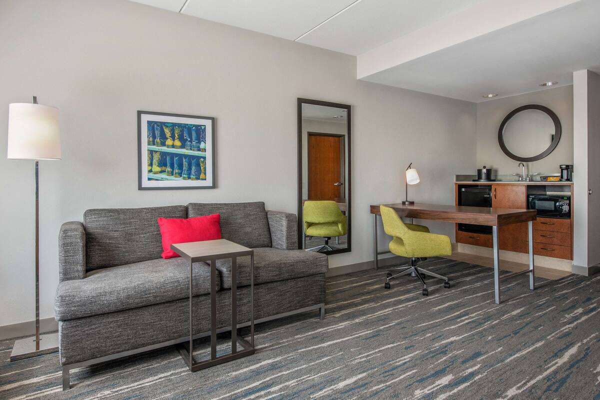 25-inch lcd tv with satellite channels, tv, mp3 dock