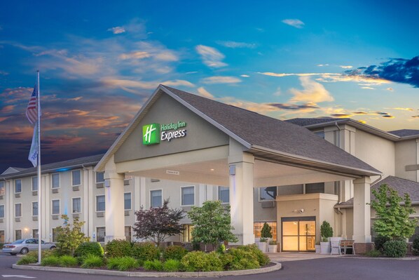 Exterior - Holiday Inn Express Bloomsburg by IHG (Bloomsburg)