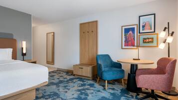 Deluxe Room, 1 King Bed, Non Smoking | Hypo-allergenic bedding, down duvets, desk, laptop workspace