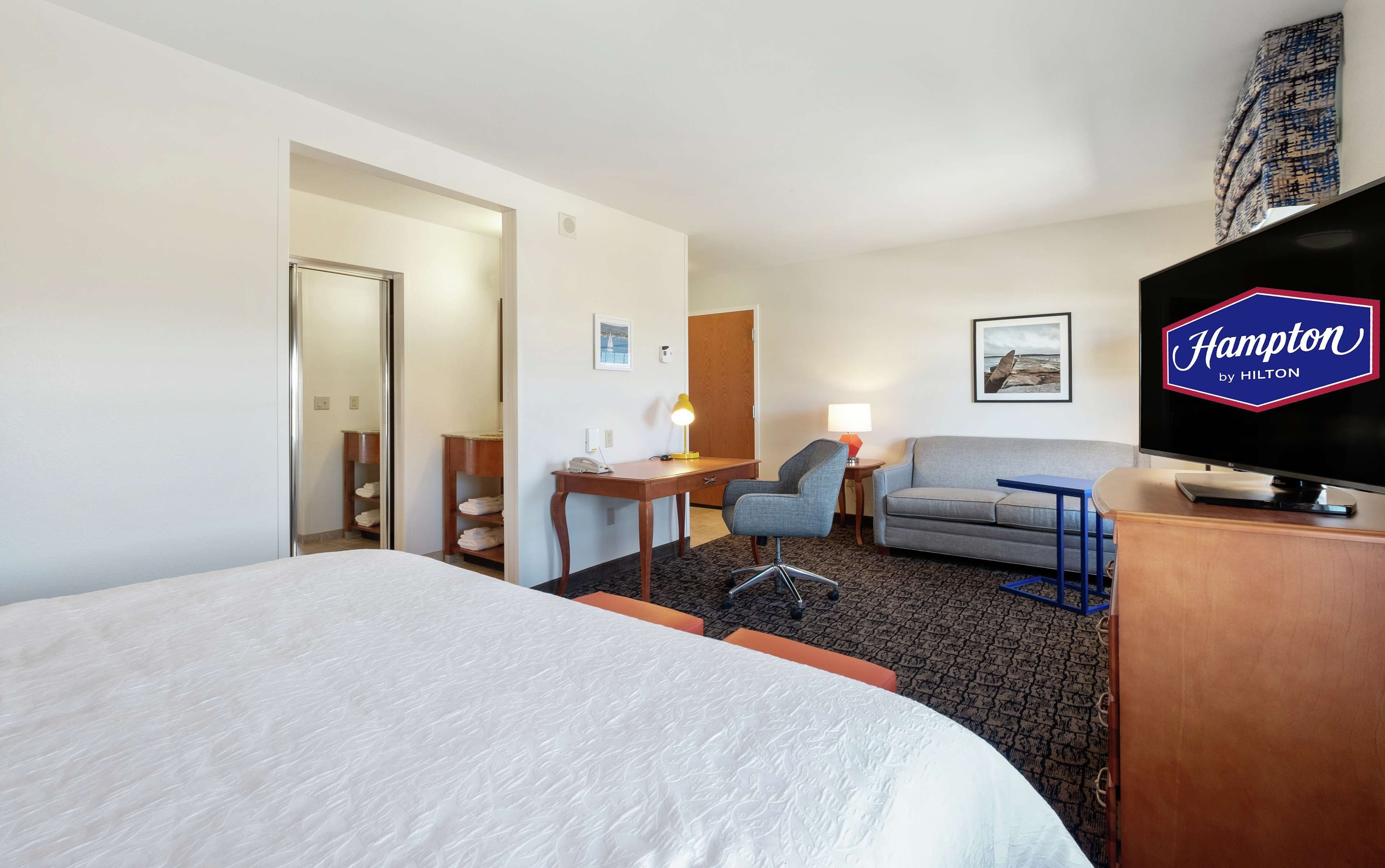 studio, 1 king bed with sofa bed, non smoking | hypo-allergenic bedding, down duvets, desk, laptop workspace