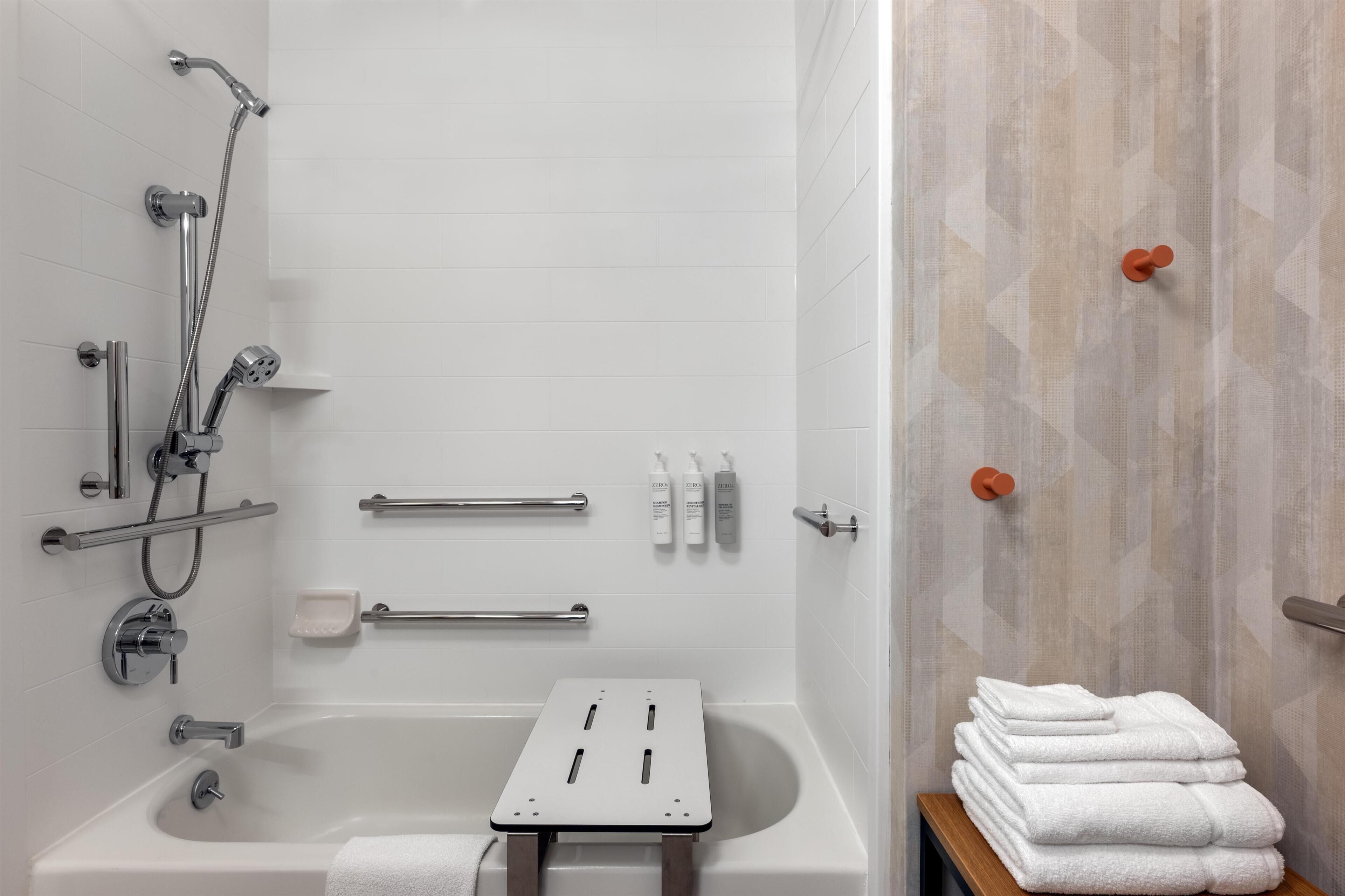 Amenidades de baño gratuitas, secadora de cabello, toallas, jabón 