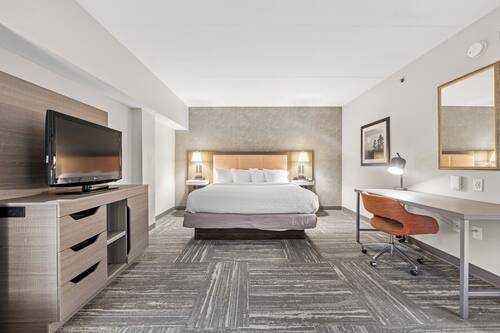 Studio Suite, 1 King Bed, Non Smoking | In-room safe, desk, iron/ironing board, free WiFi