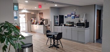 Free daily continental breakfast