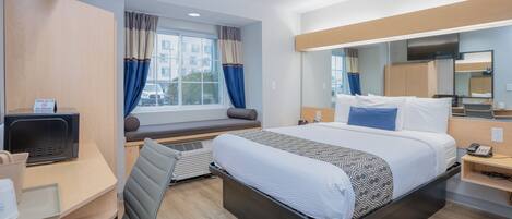 Schreibtisch, Verdunkelungsvorhänge, kostenloses WLAN, Bettwäsche