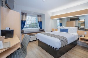 Escrivaninha, cortinas blackout, Wi-Fi de cortesia, roupa de cama