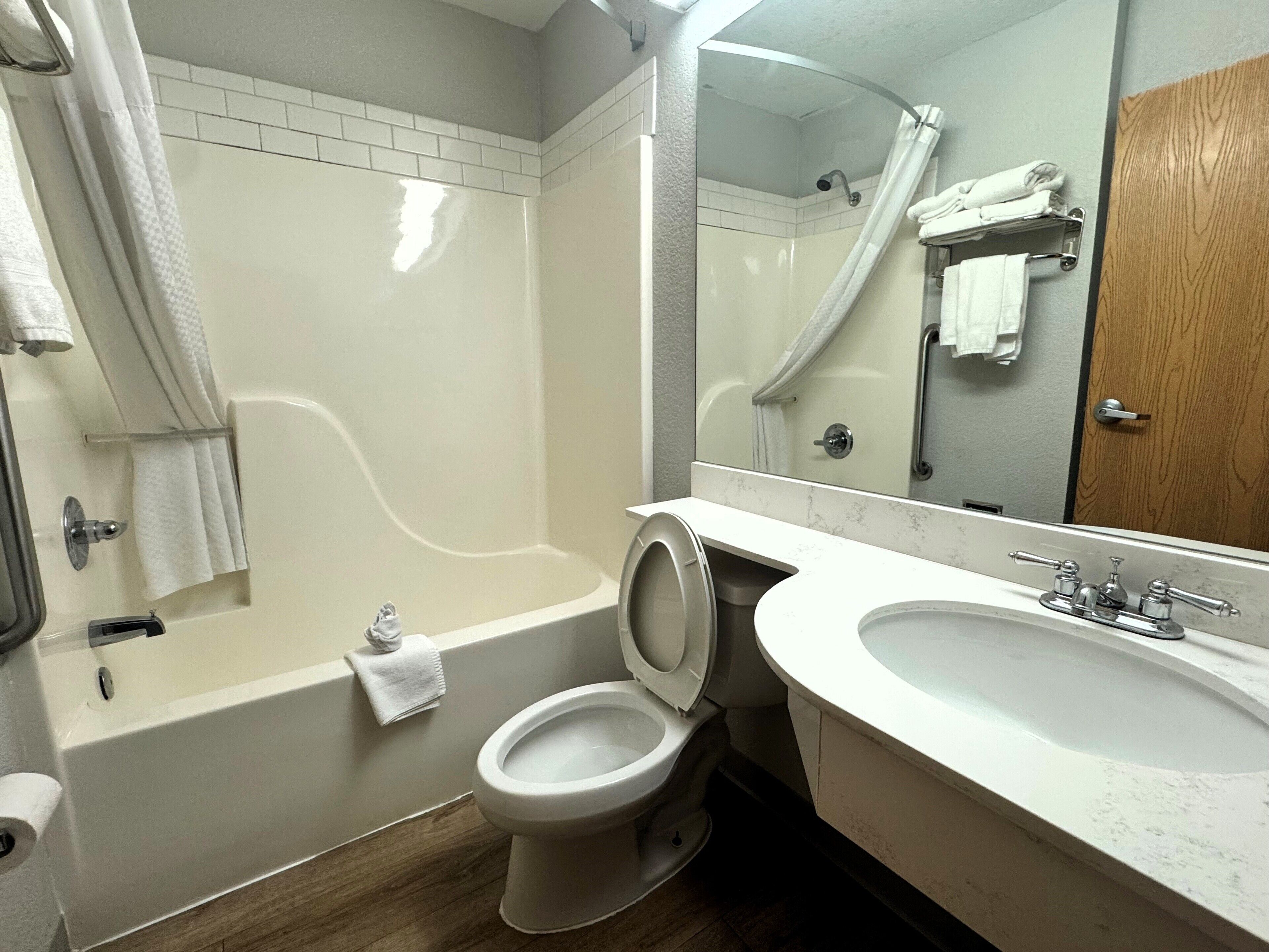 combined shower/bathtub, free toiletries, hair dryer, towels