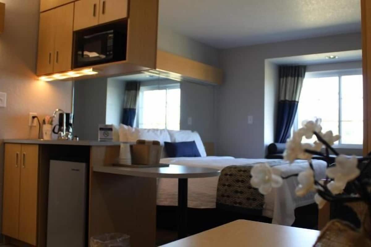 Desk, blackout curtains, free WiFi, bed sheets