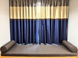 Desk, blackout curtains, free WiFi, bed sheets - Microtel Inn & Suites by Wyndham Albertville (Albertville)