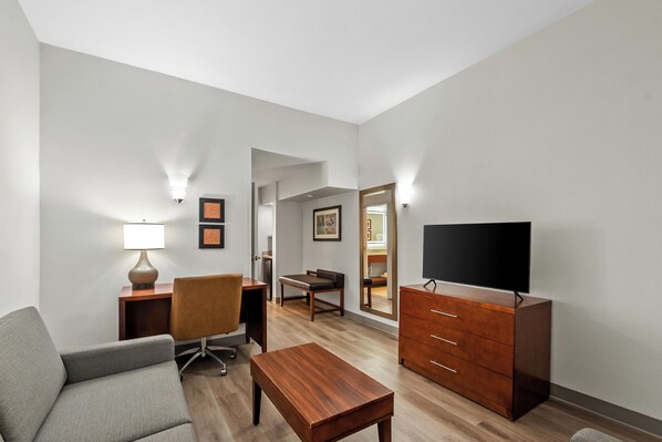 1 bedroom, hypo-allergenic bedding, in-room safe, desk - Comfort Suites Near Potomac Mills (Woodbridge)