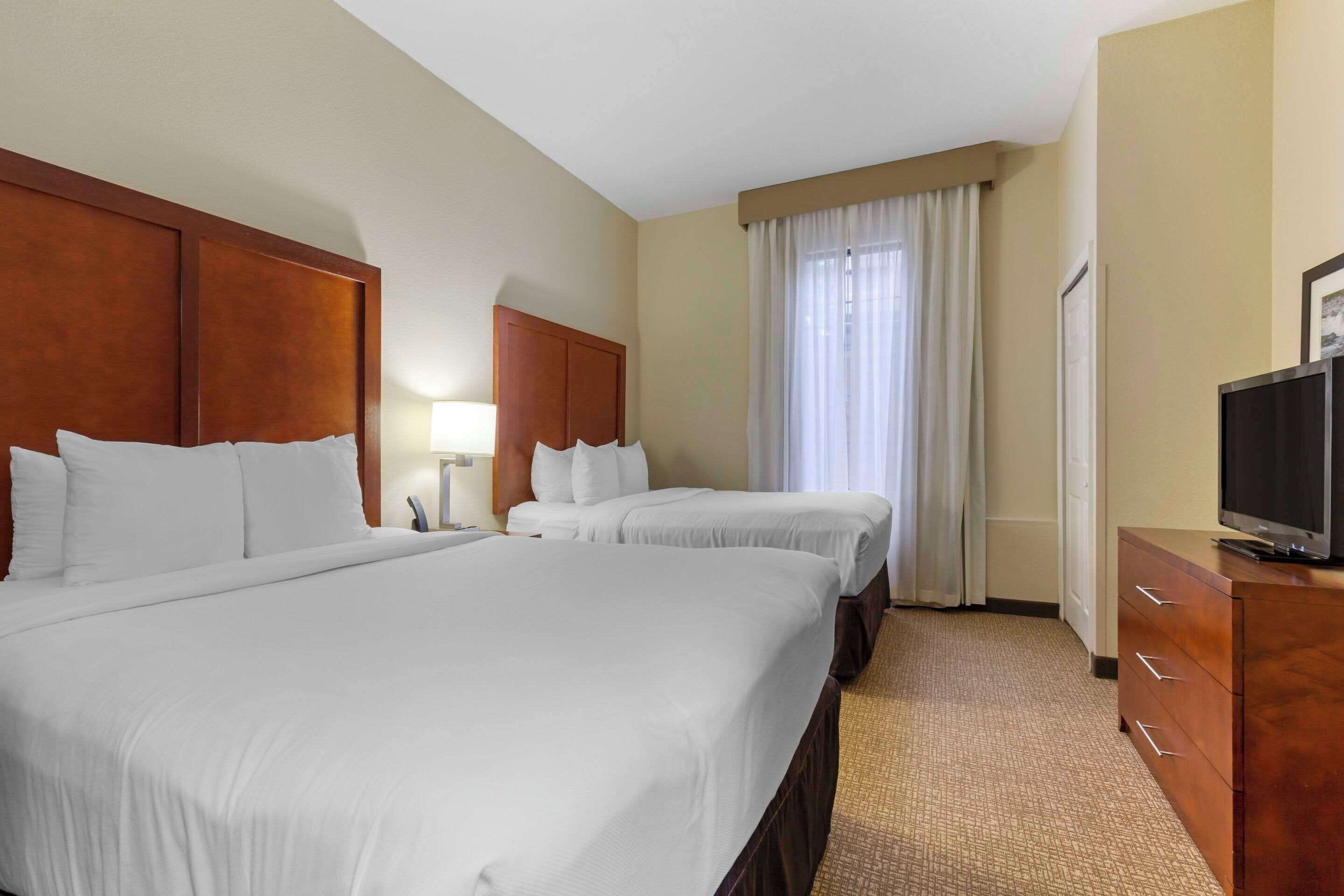 suite, multiple beds, non smoking | 1 bedroom, hypo-allergenic bedding, in-room safe, desk