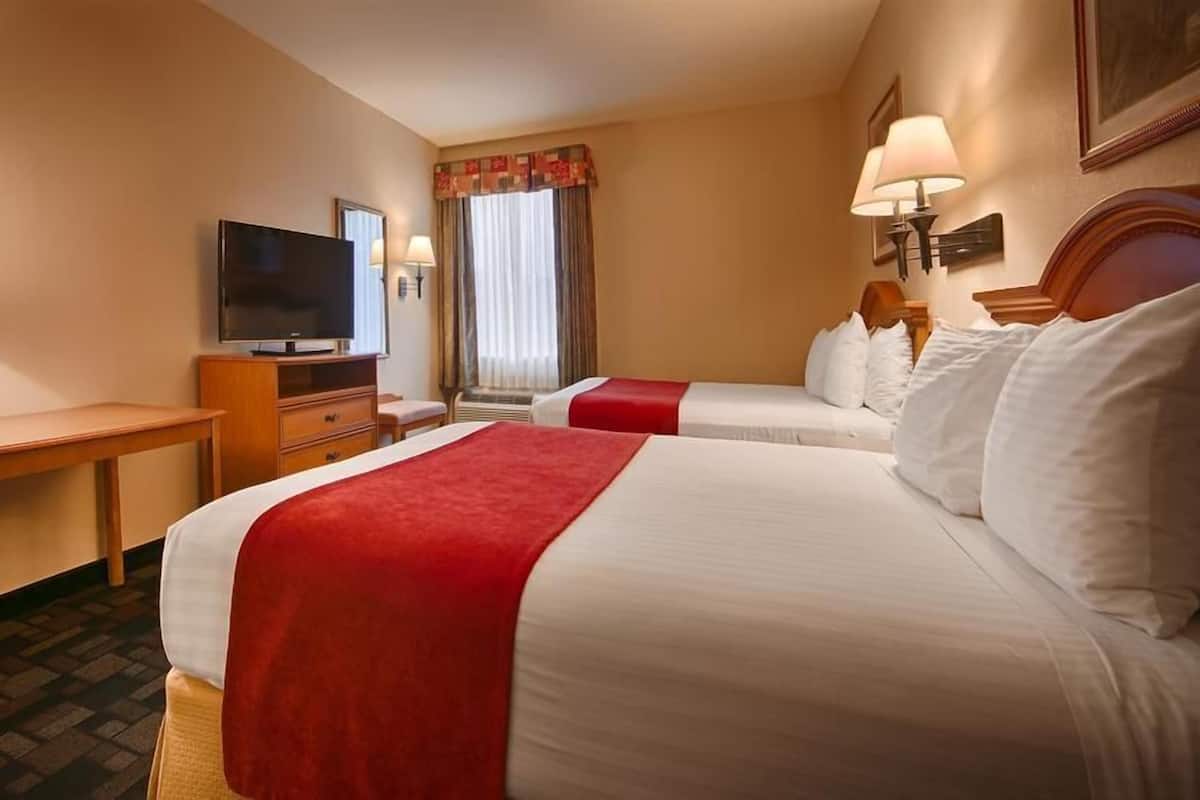 Pillowtop beds, in-room safe, desk, laptop workspace