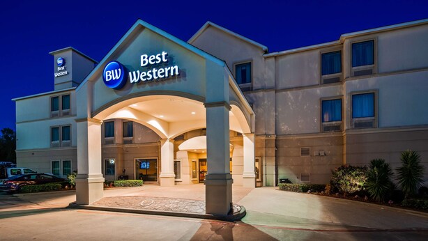 A Best Western hotel entrance with a modern design, featuring a prominent archway and a sign. - Best Western Longview (Longview)