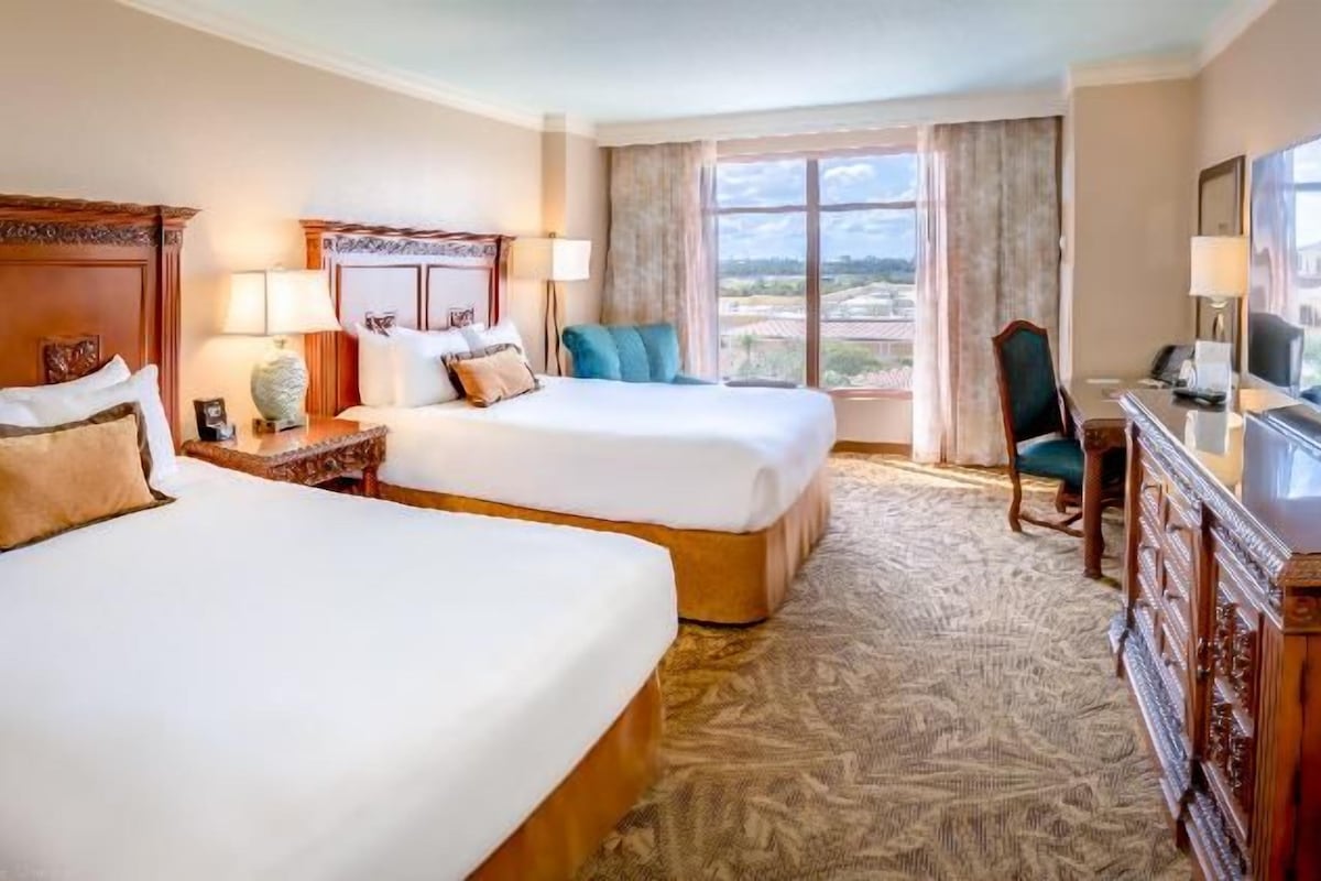Egyptian cotton sheets, premium bedding, pillow-top beds, in-room safe