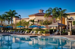4 outdoor pools, open 5:30 AM to midnight, pool cabanas (surcharge) - Rosen Shingle Creek (Orlando)