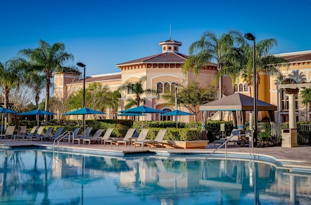 4 outdoor pools, open 5:30 AM to midnight, cabanas (surcharge)