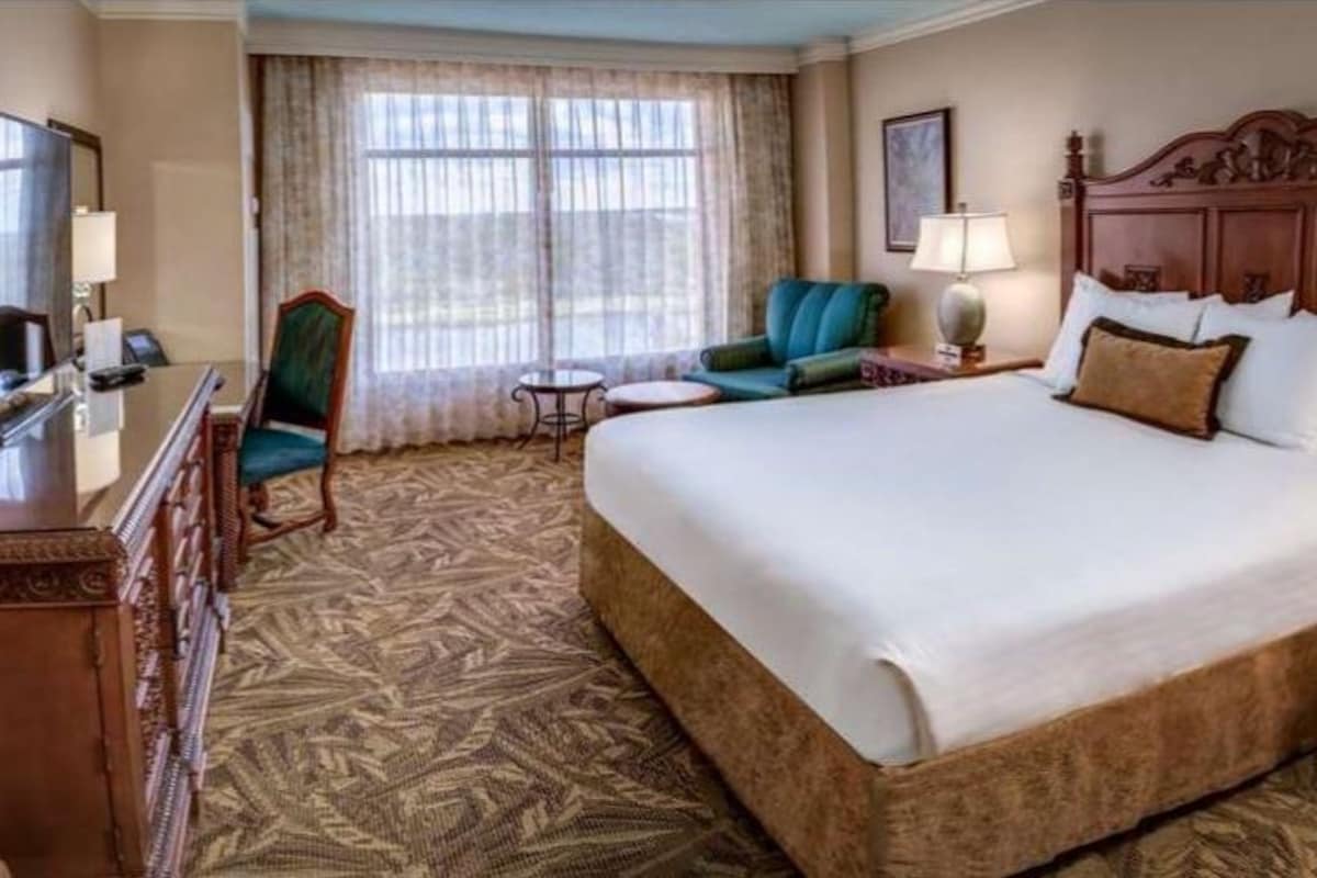 Egyptian cotton sheets, premium bedding, pillow-top beds, in-room safe