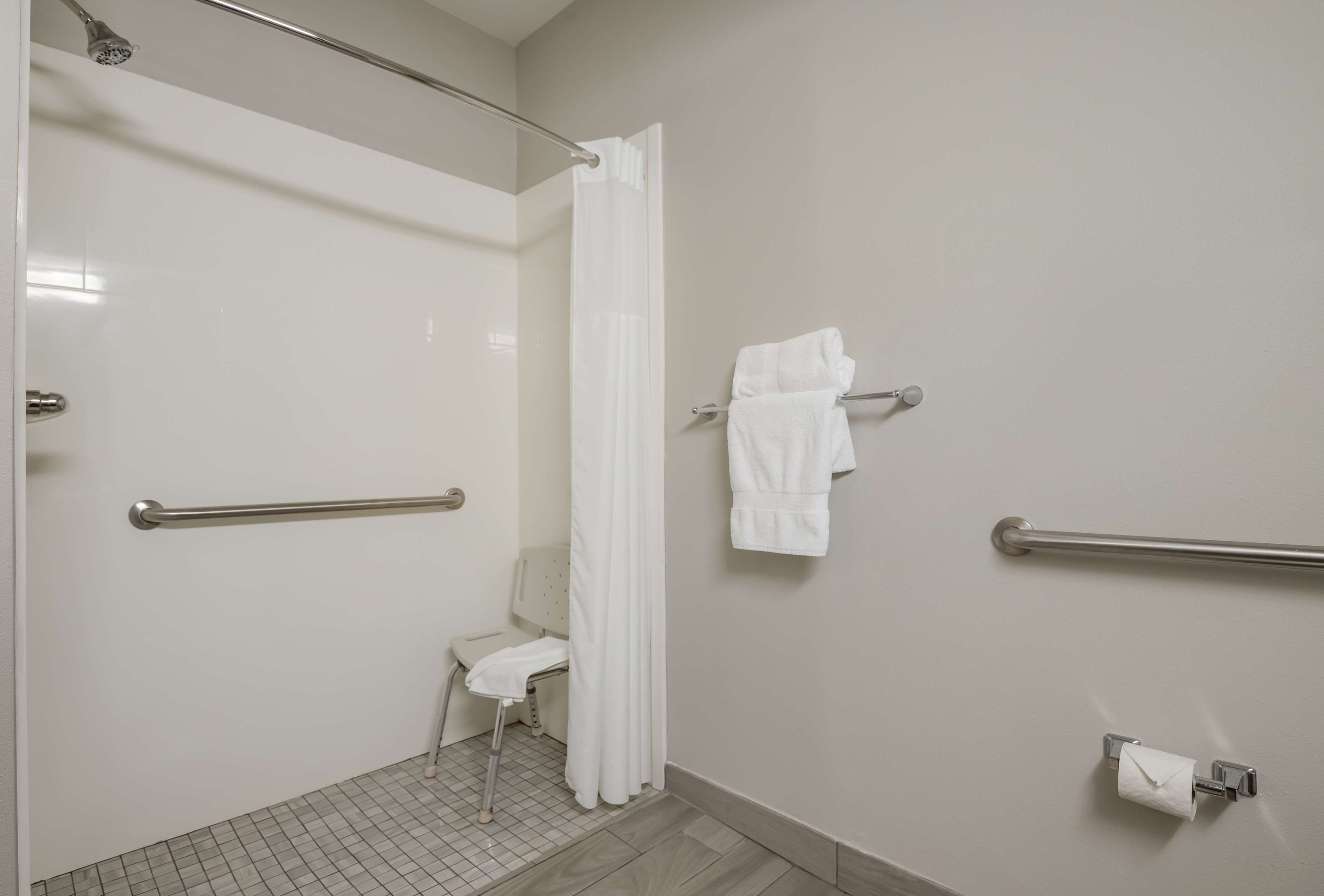 standard room, 1 king bed, accessible, refrigerator & microwave | bathroom | combined shower/bathtub, hair dryer, towels