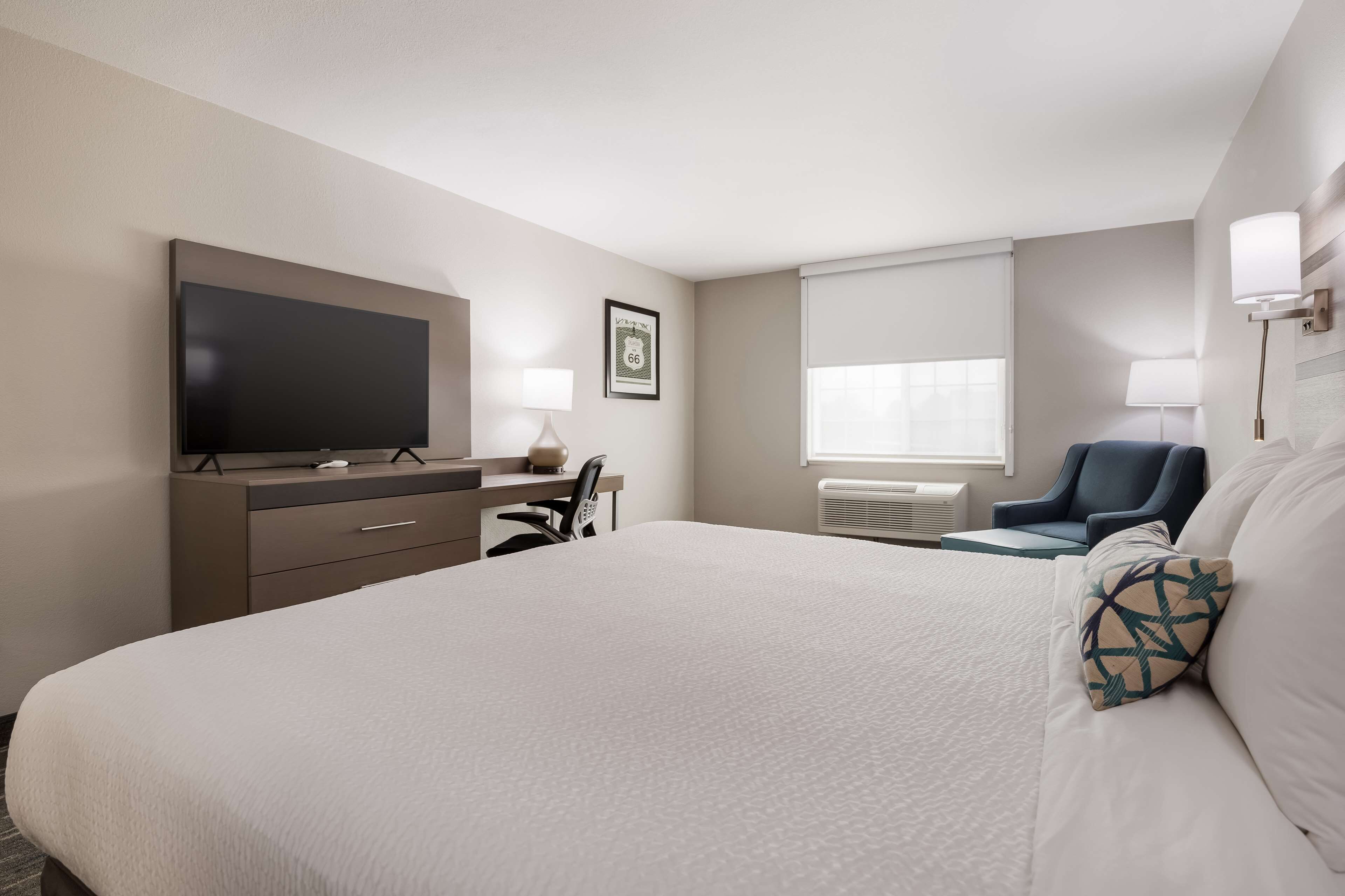 standard room, 1 king bed, non smoking, refrigerator & microwave | desk, laptop workspace, iron/ironing board, free cots/infant beds