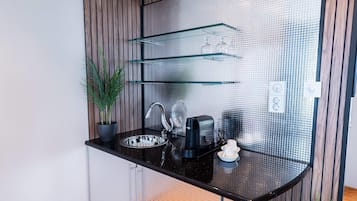 Minibar, bureau, rideaux occultants, chambres insonorisées