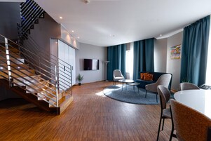 迷你吧、办公桌、遮光窗帘、隔音