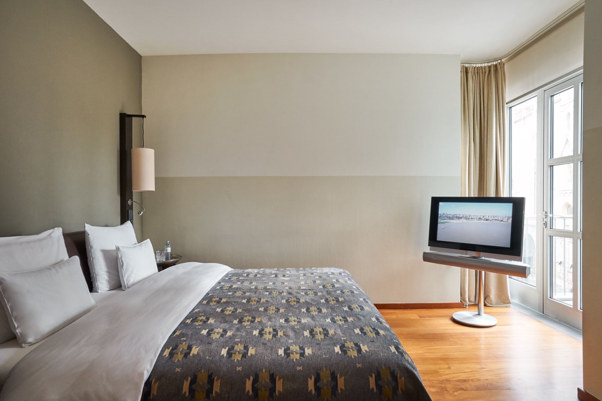 Premium bedding, down duvets, minibar, in-room safe