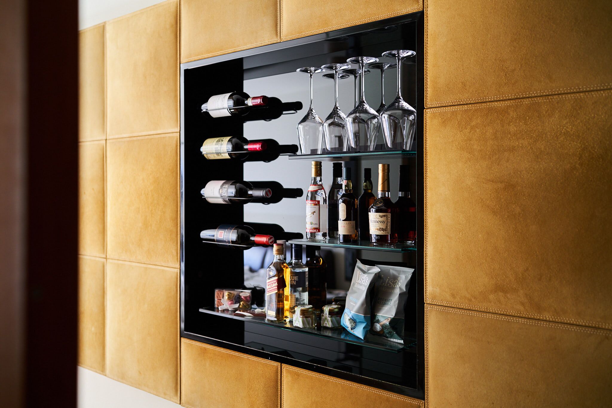 deluxe room, city view | minibar