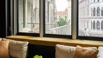 Junior-Suite, Balkon, Stadtblick | 1 Schlafzimmer, hochwertige Bettwaren, Daunenbettdecken, Minibar