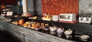 Daily buffet breakfast for a fee