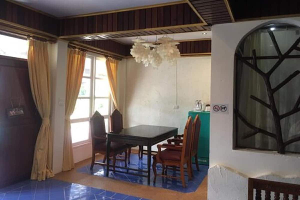Suite, 1 Bedroom, Sea View | Living area | 21-inch flat-screen TV with cable channels, TV
