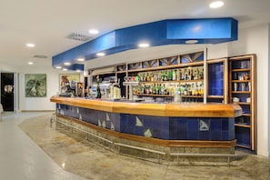 2 bars/lounges, poolside bar